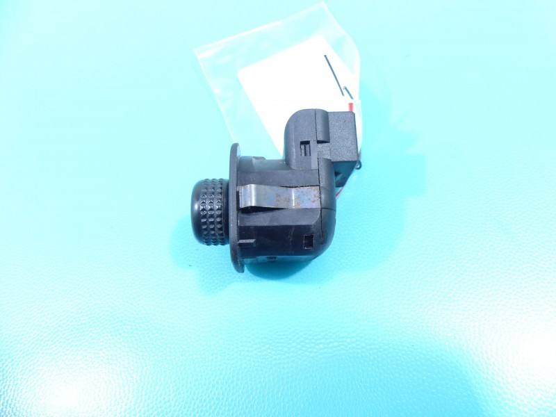 Блок кнопок стеклоподъемников Mazda Tribute YL8414B003AAW — фото детали 3