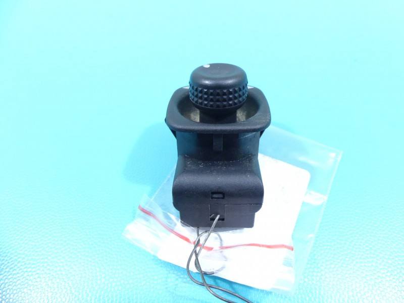 Блок кнопок стеклоподъемников Mazda Tribute YL8414B003AAW — фото детали 6