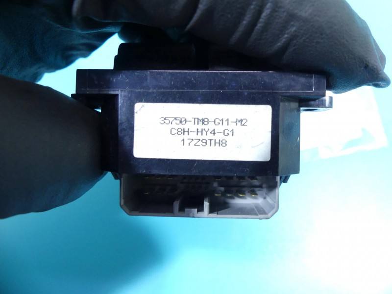 Блок кнопок склопідйомників Honda Insight 35750-TM8-G11-M2 — фото деталі 4