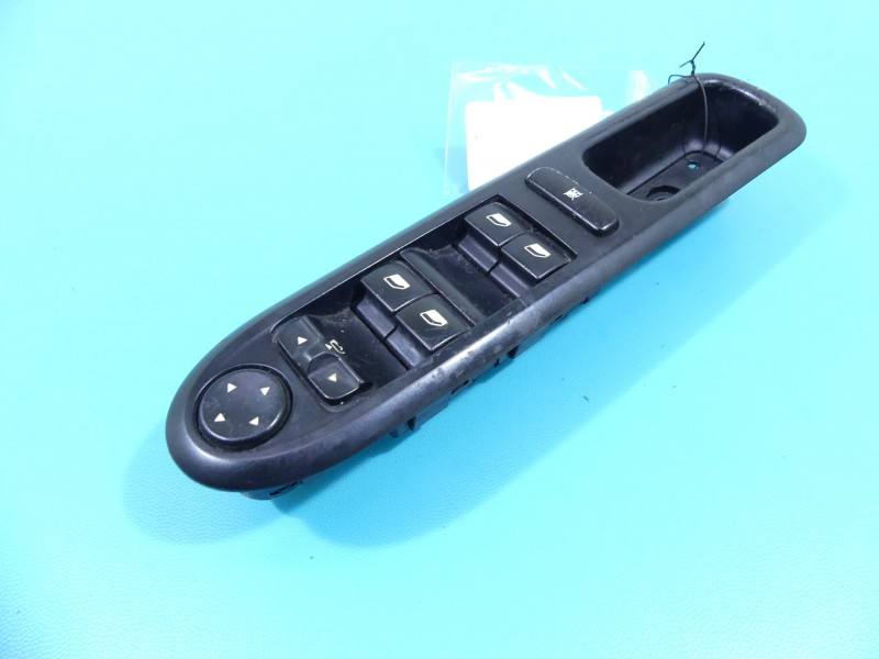 Блок кнопок склопідйомників Peugeot 407 96468704XT