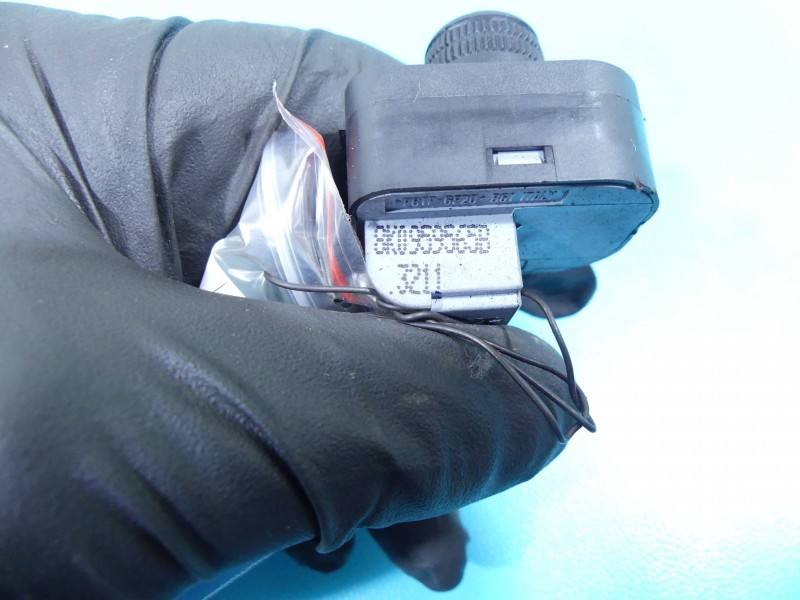 Блок кнопок склопідйомників Audi Q5 8K0959565B — фото деталі 5