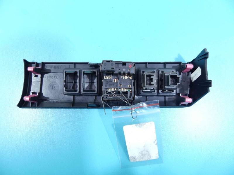 Блок кнопок склопідйомників Toyota Avensis T27 55446-05050 — фото деталі 3
