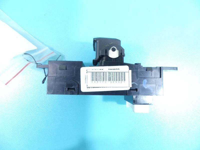 Блок кнопок склопідйомників Hyundai I20 93570-C8040 — фото деталі 3