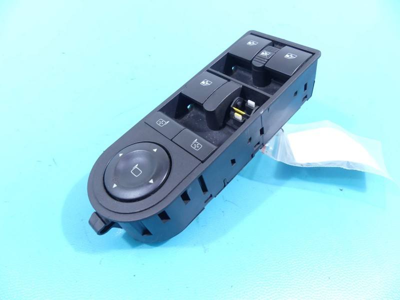Блок кнопок склопідйомників Opel Zafira B 13209204