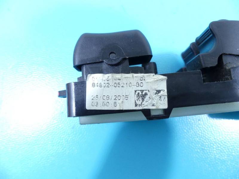Блок кнопок склопідйомників Toyota Avensis T25 84802-05210-B0 — фото деталі 6