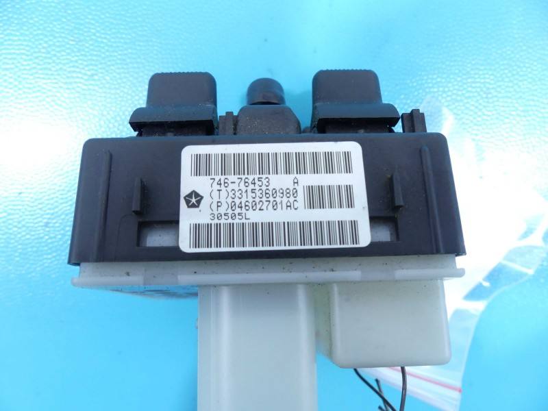 Блок кнопок склопідйомників Chrysler Pt cruiser 04602701AC — фото деталі 4