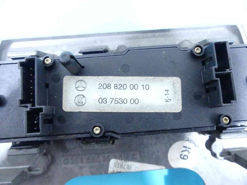 Блок кнопок склопідйомників Mercedes CLK W208 2086801836 — фото деталі 5