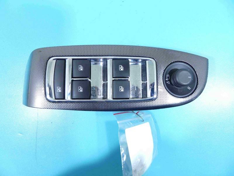 Блок кнопок склопідйомників Chevrolet Malibu 25872077