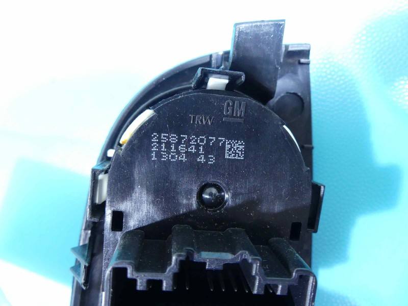 Блок кнопок склопідйомників Chevrolet Malibu 25872077 — фото деталі 4