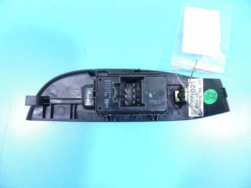 Блок кнопок склопідйомників Chevrolet Malibu 20933566 — фото деталі 3