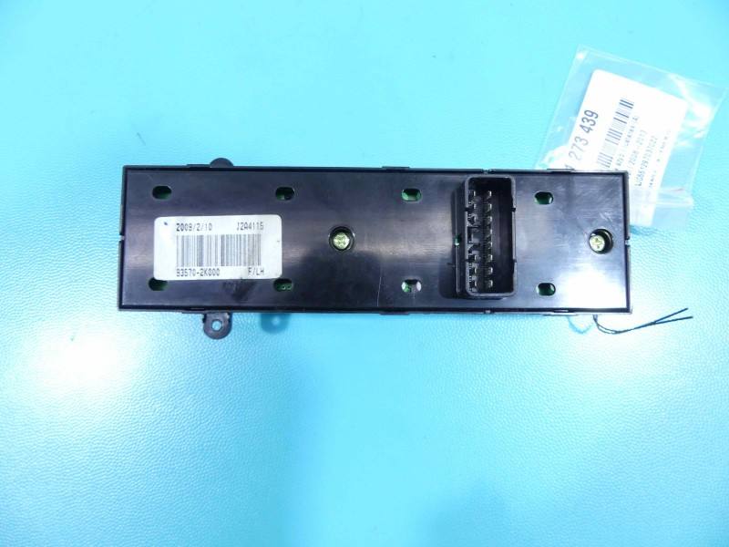 Блок кнопок склопідйомників Kia Soul 93570-2K000 — фото деталі 3