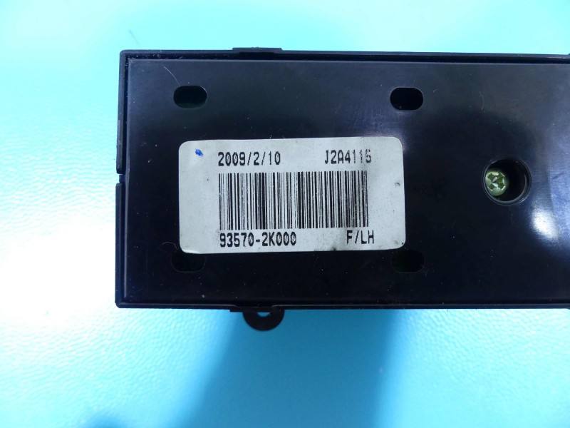 Блок кнопок склопідйомників Kia Soul 93570-2K000 — фото деталі 4