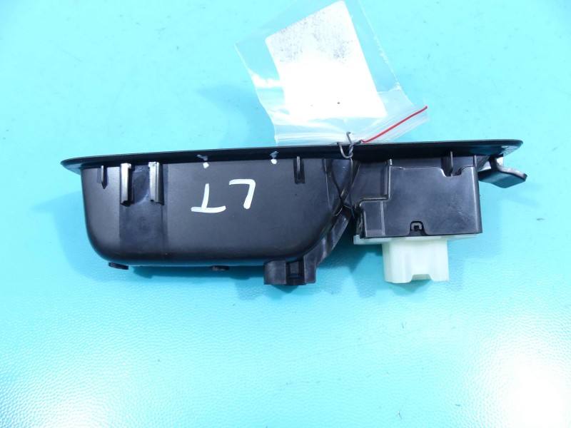 Блок кнопок склопідйомників Dacia Sandero 829600971R — фото деталі 3