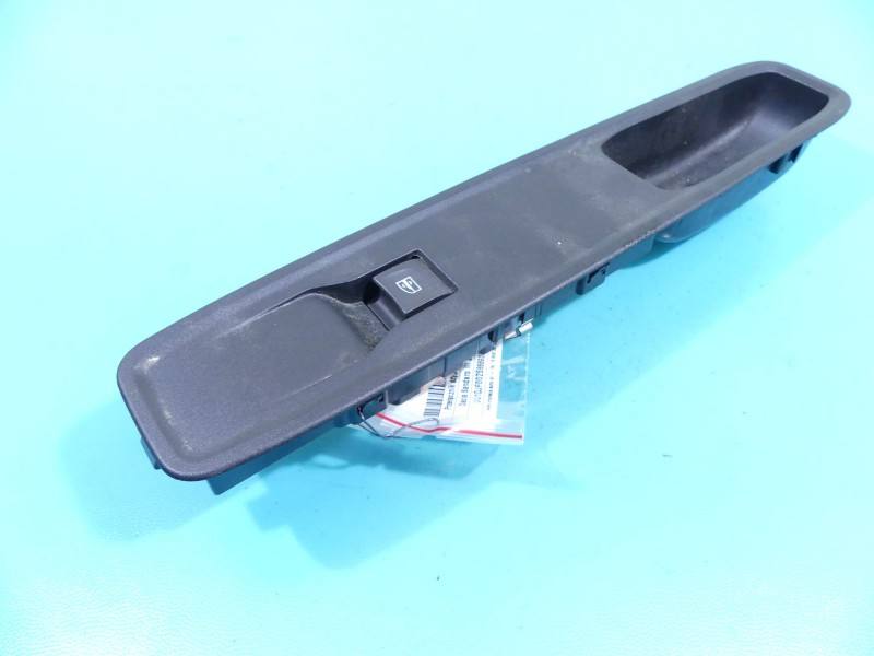 Блок кнопок стеклоподъемников Dacia Sandero 809611215R