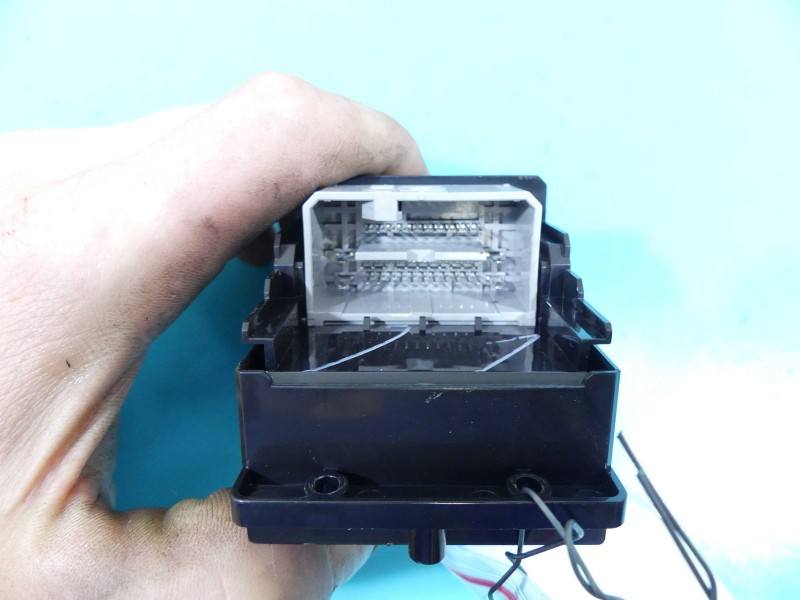 Блок кнопок склопідйомників Honda HR-V 35760-T7S-E11 — фото деталі 5