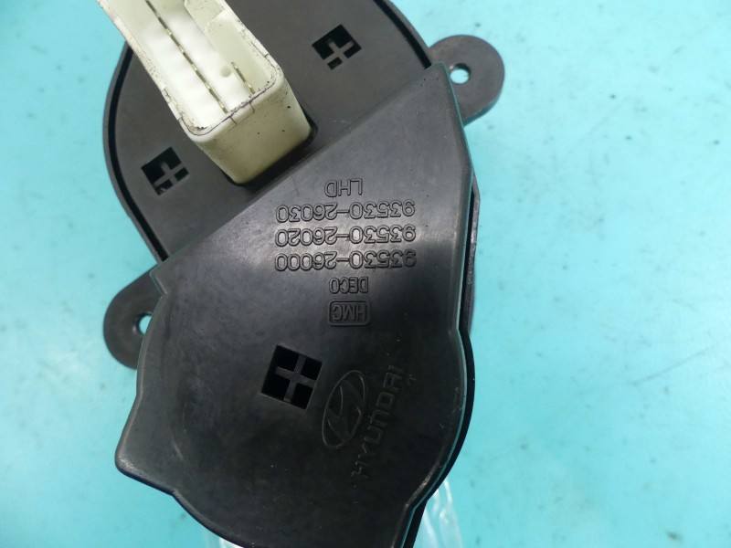 Блок кнопок склопідйомників Hyundai Santa Fe 93530-26000 — фото деталі 3