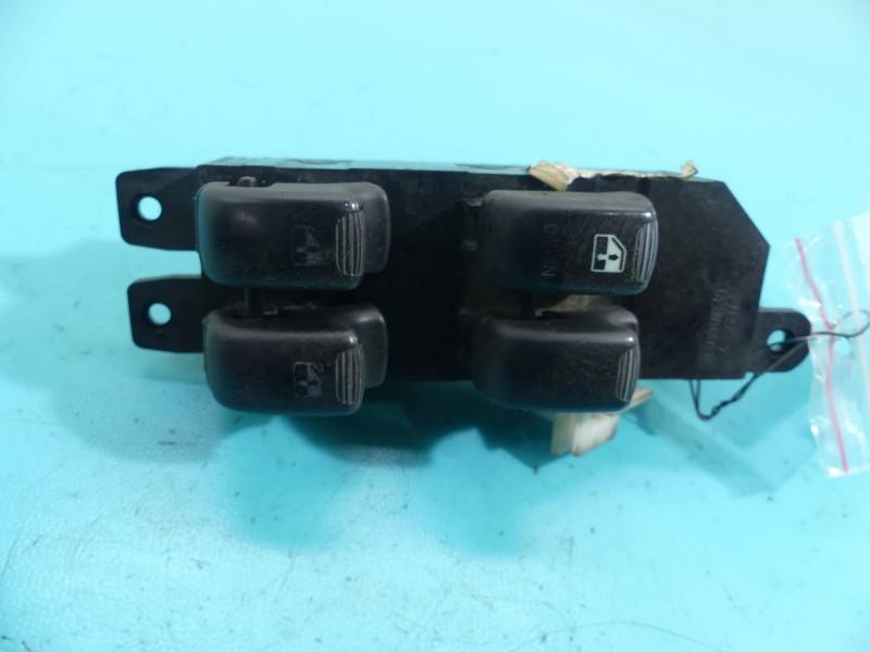 Блок кнопок склопідйомників Hyundai Santa Fe 93570-26000