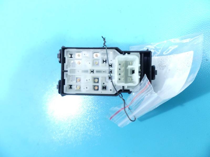 Блок кнопок склопідйомників Citroen C1 CZ114-0C80A — фото деталі 3