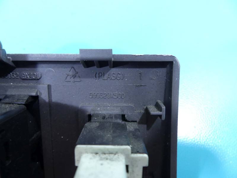 Блок кнопок стеклоподъемников Nissan Atleon 599329X500 — фото детали 4