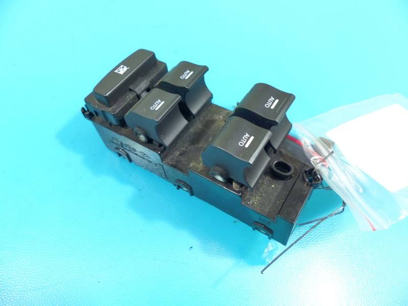 Блок кнопок склопідйомників Hyundai I40 93570-3Z000