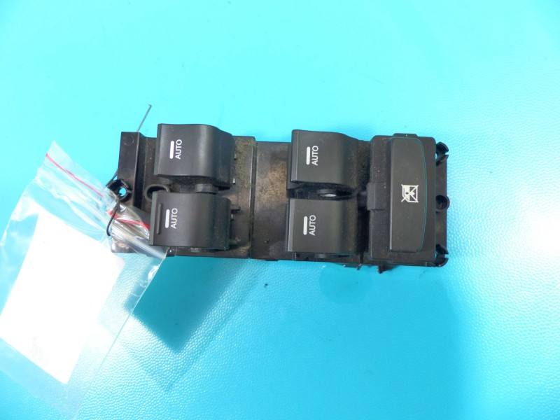 Блок кнопок склопідйомників Hyundai I40 93570-3Z000 — фото деталі 2