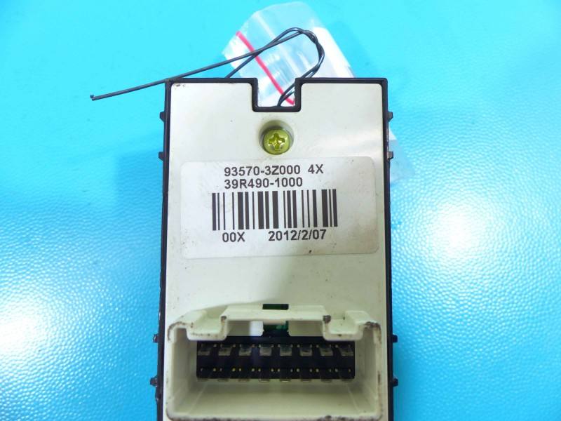 Блок кнопок склопідйомників Hyundai I40 93570-3Z000 — фото деталі 4
