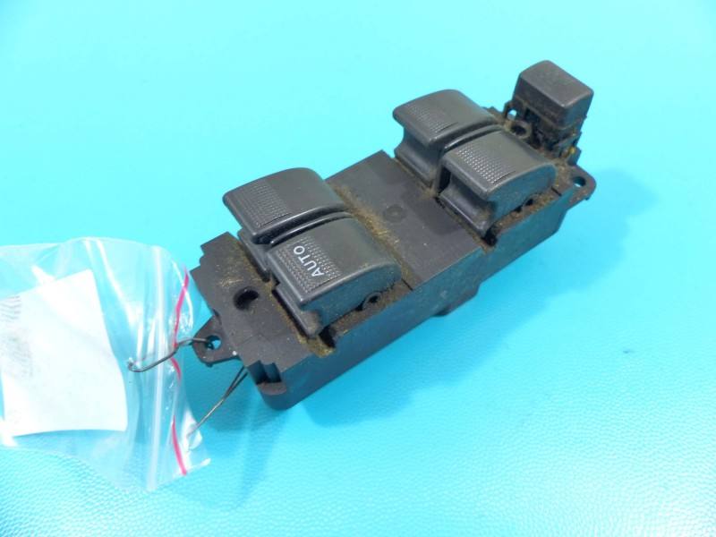 Блок кнопок стеклоподъемников Mazda 2 05074530