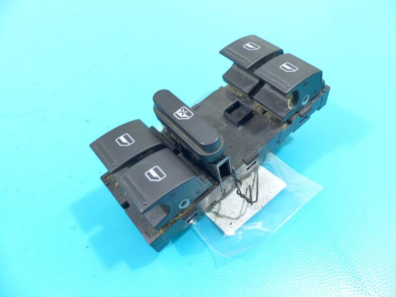 Блок кнопок склопідйомників Volkswagen Passat B7 1K4959857C