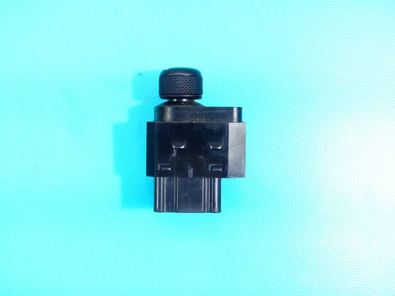 Блок кнопок склопідйомників Suzuki Splash 62J000258T — фото деталі 5