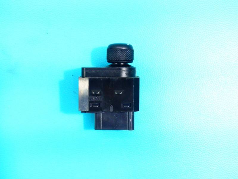 Блок кнопок склопідйомників Suzuki Splash 62J000258T — фото деталі 6