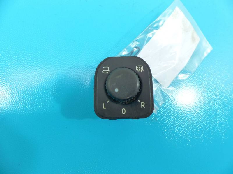 Блок кнопок склопідйомників Skoda Superb 2 3T0959565A