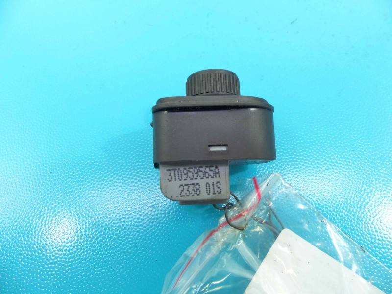 Блок кнопок склопідйомників Skoda Superb 2 3T0959565A — фото деталі 3