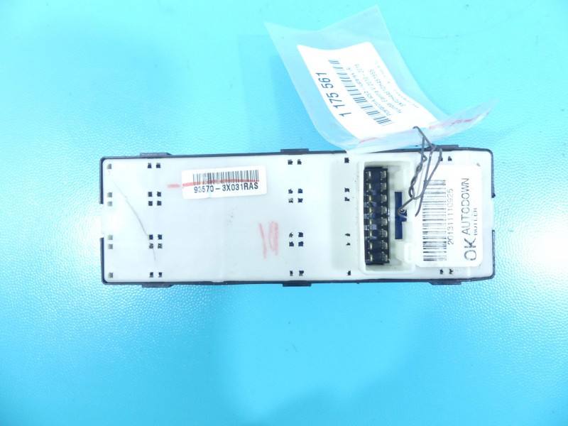Блок кнопок стеклоподъемников Hyundai Elantra 93570-3X031RAS — фото детали 3
