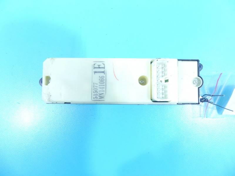 Блок кнопок склопідйомників Mitsubishi Grandis MN1410661E — фото деталі 3