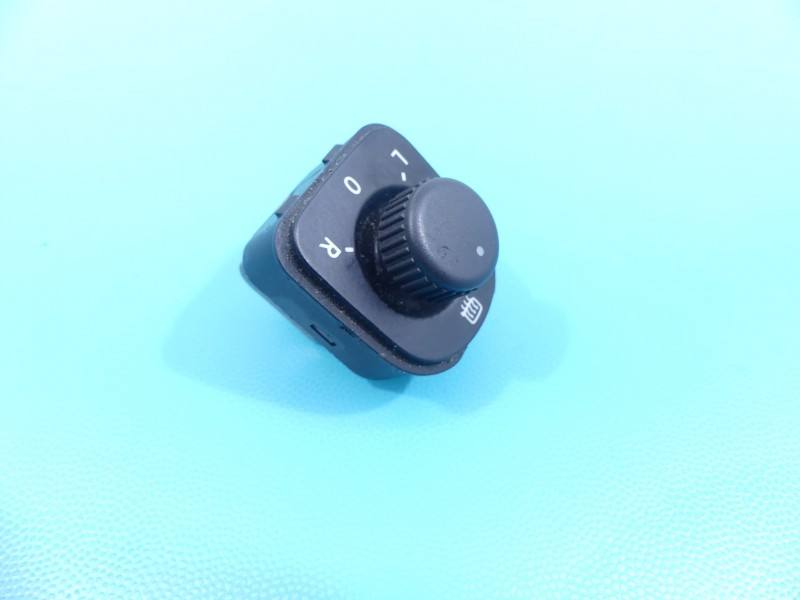 Блок кнопок склопідйомників Skoda Superb 2 3T0959565