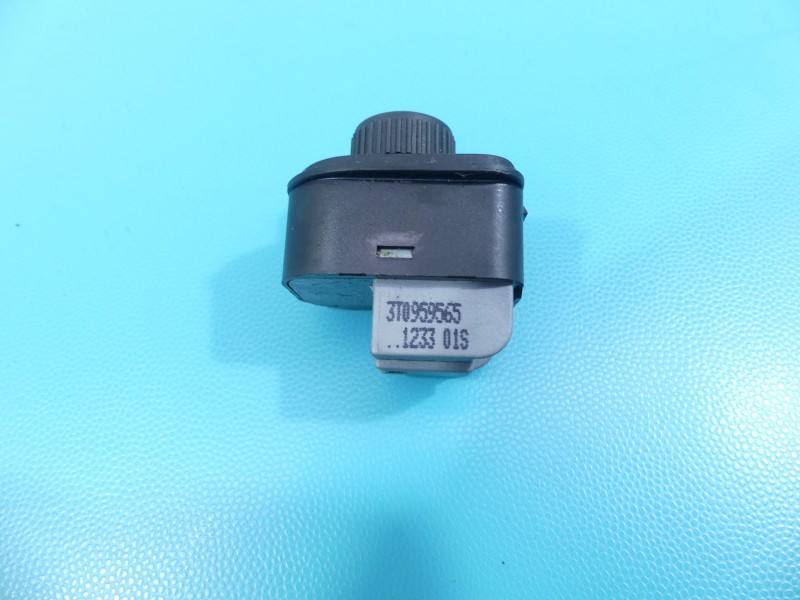Блок кнопок склопідйомників Skoda Superb 2 3T0959565 — фото деталі 4