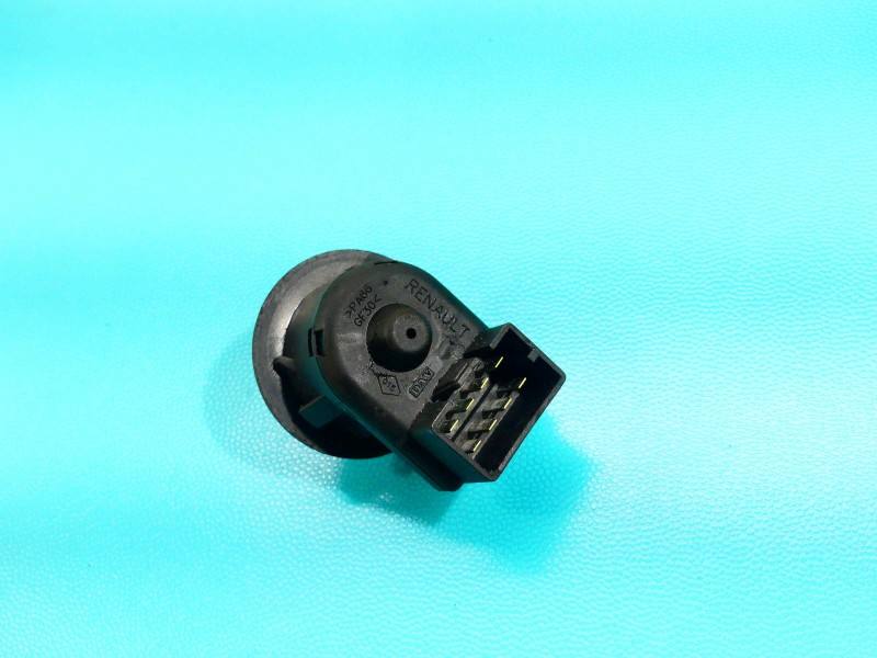 Блок кнопок склопідйомників Renault Master 8200002442B — фото деталі 4
