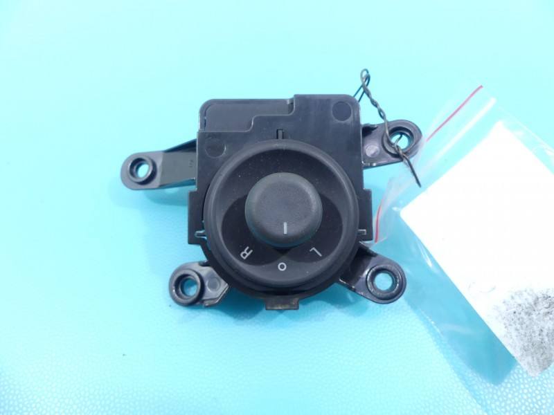 Блок кнопок стеклоподъемников Chevrolet Orlando 13272182 — фото детали 2