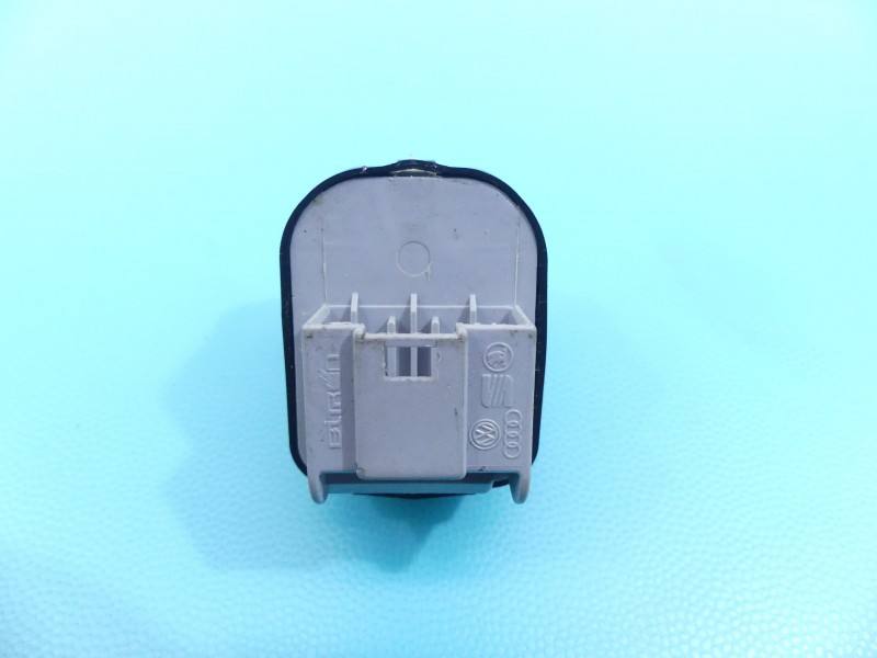 Блок кнопок склопідйомників Skoda Superb 2 3T0959565A — фото деталі 4