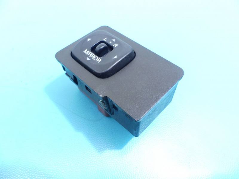 Блок кнопок склопідйомників Toyota Land Cruiser 588-1G18