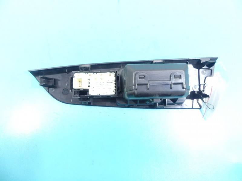 Блок кнопок склопідйомників Toyota Land Cruiser 74270-60020 — фото деталі 3