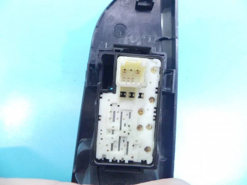Блок кнопок склопідйомників Toyota Land Cruiser 74270-60020 — фото деталі 4
