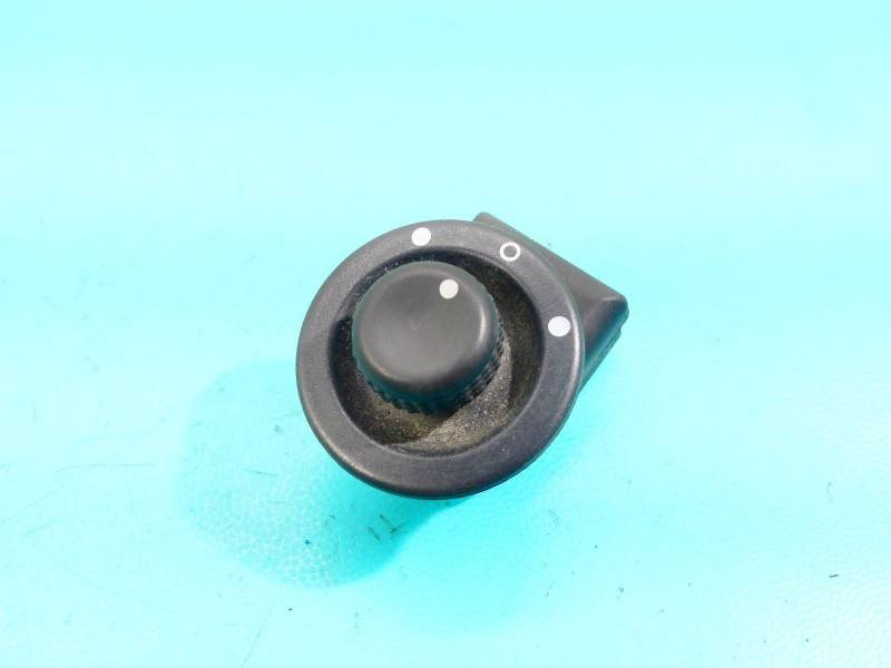 Блок кнопок стеклоподъемников Renault Master 8200002442B