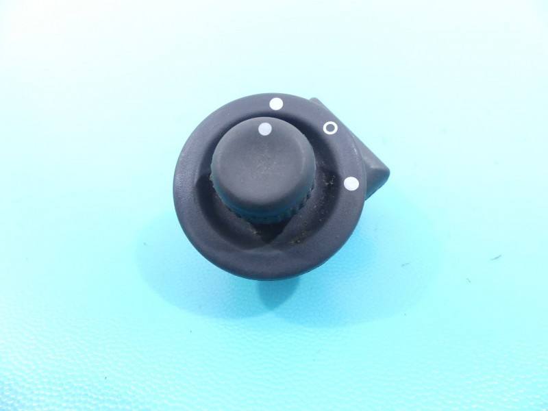 Блок кнопок склопідйомників Opel Movano 255704649R