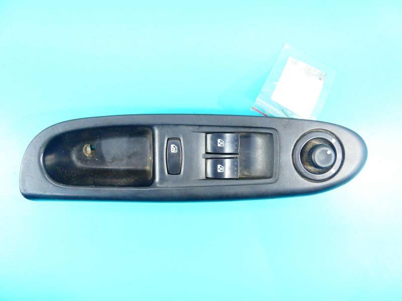 Блок кнопок стеклоподъемников Renault Clio 8200319427