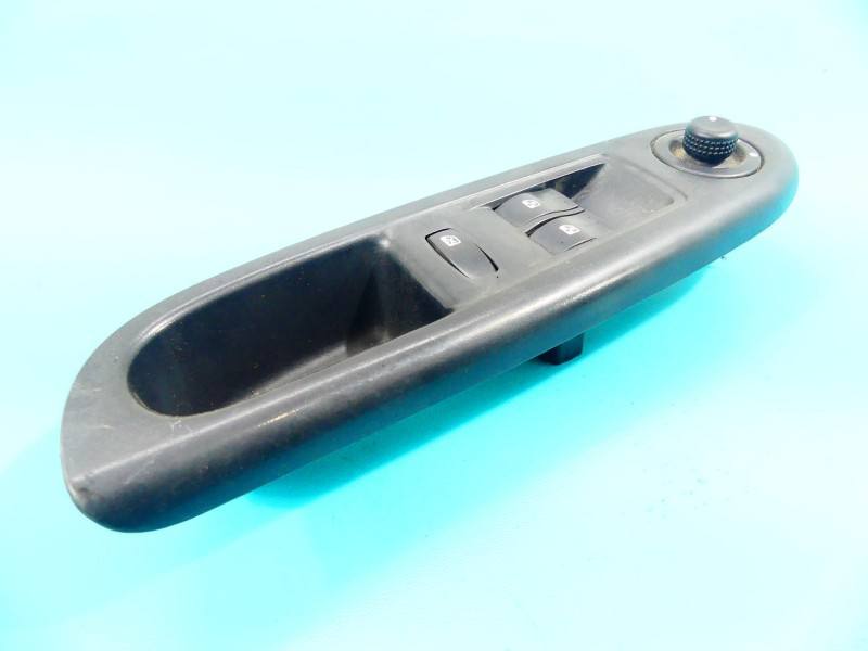 Блок кнопок стеклоподъемников Renault Clio 8200319427 — фото детали 2