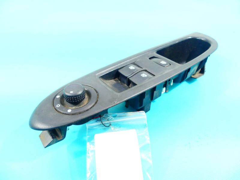Блок кнопок стеклоподъемников Renault Clio 8200319427 — фото детали 3