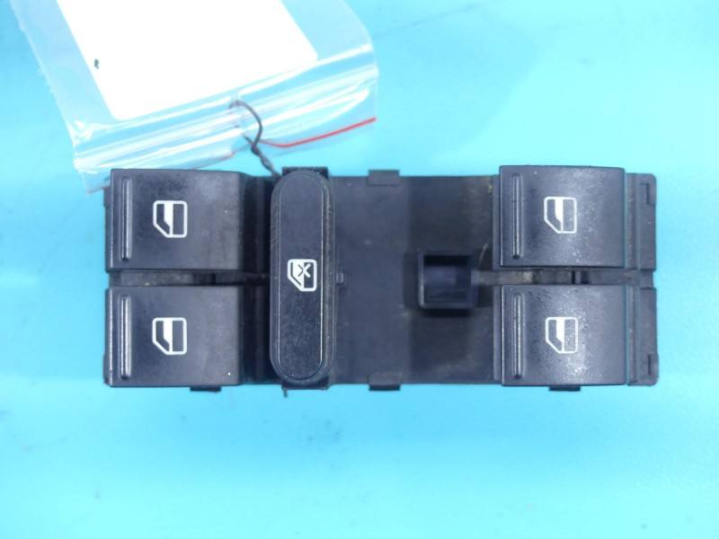 Блок кнопок склопідйомників Volkswagen Golf 6 1K4959857B