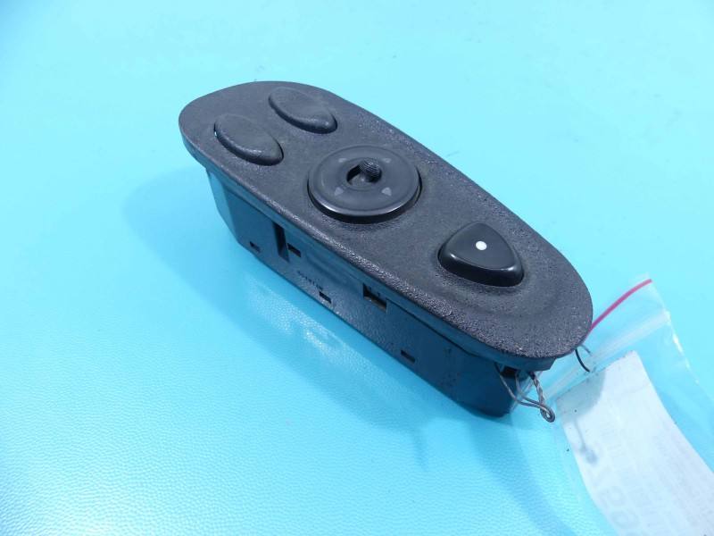 Блок кнопок стеклоподъемников Hyundai Coupe 93570-27000