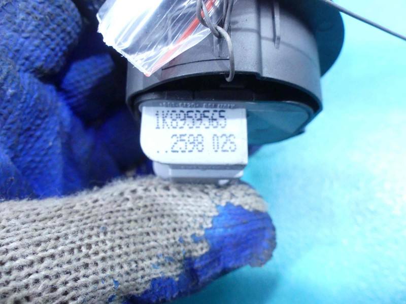 Блок кнопок стеклоподъемников Volkswagen Scirocco 1K8959565 — фото детали 5